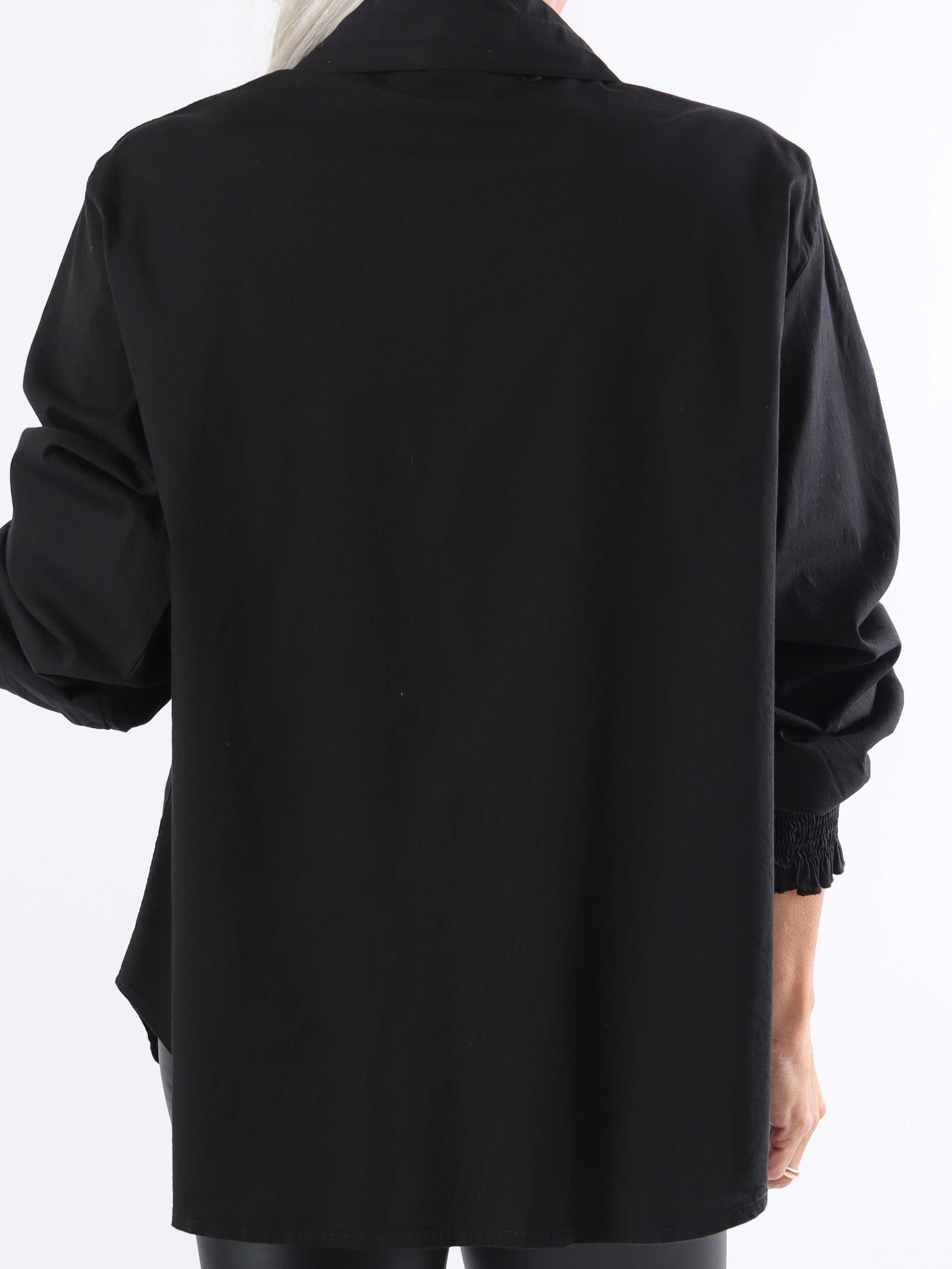 Hera - Plus size skjorte med flæser ved brystet